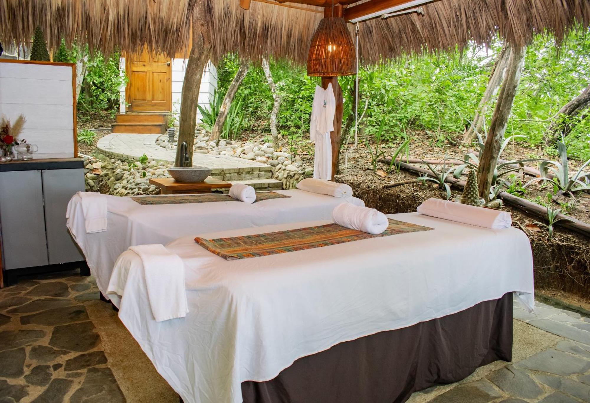Isla Chiquita Glamping Hotel ปาเกรา ภายนอก รูปภาพ