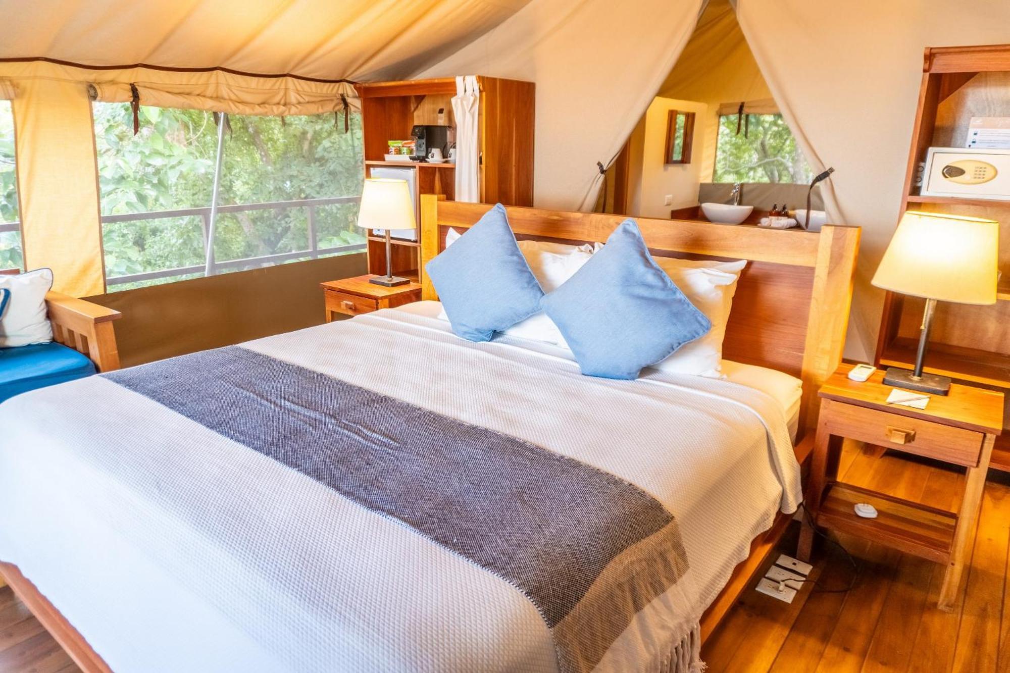 Isla Chiquita Glamping Hotel ปาเกรา ภายนอก รูปภาพ